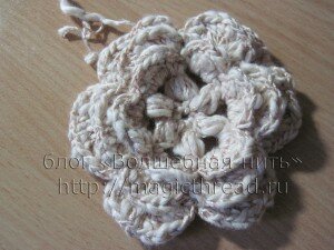 вязаный цветок